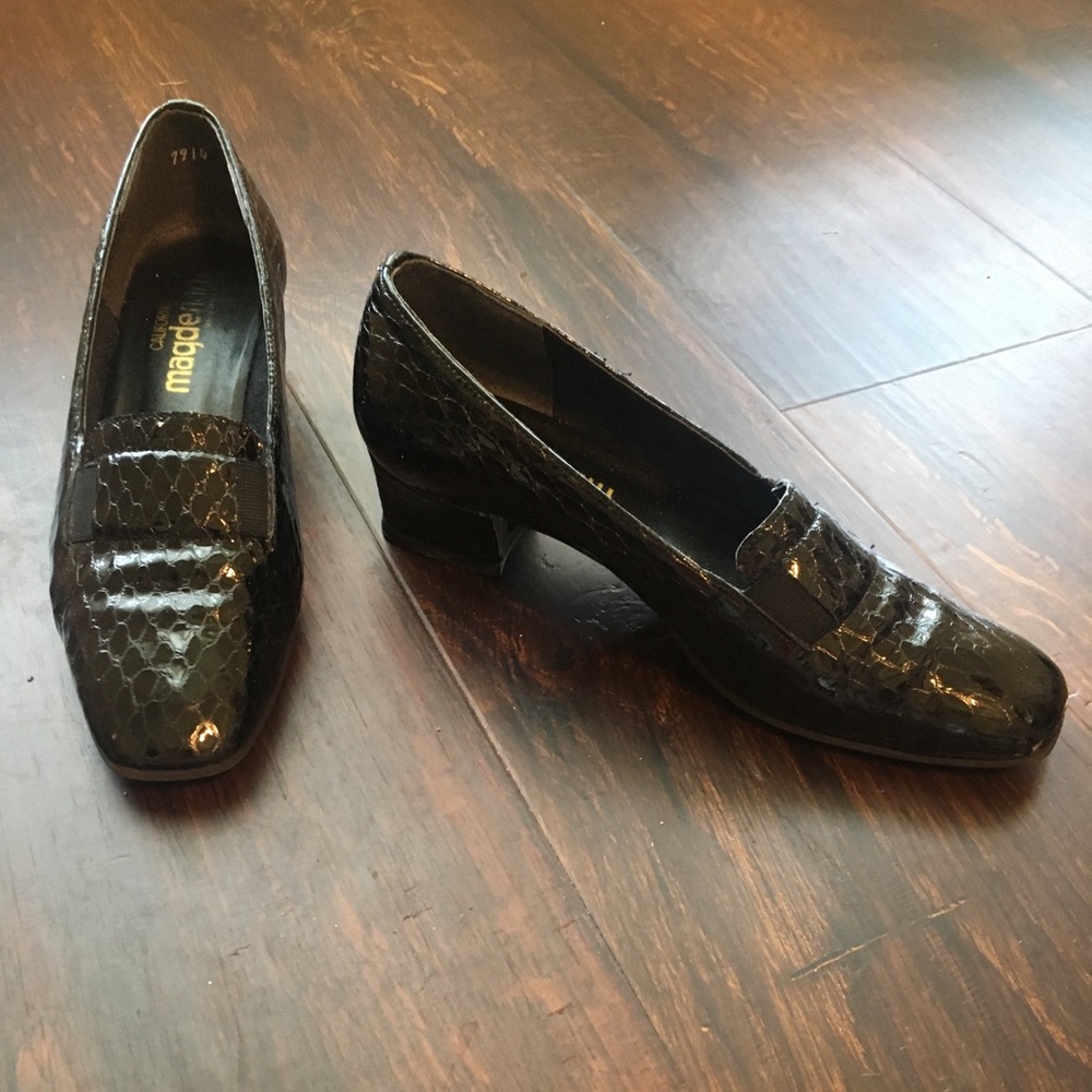 Magdesians dress loafers